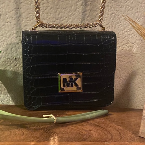 Sold MICHAEL KORS SONIA SMALL SHOULDER CROSSBODY BAG BLACK LEATHER GOLD NEW - Picture 3 of 16